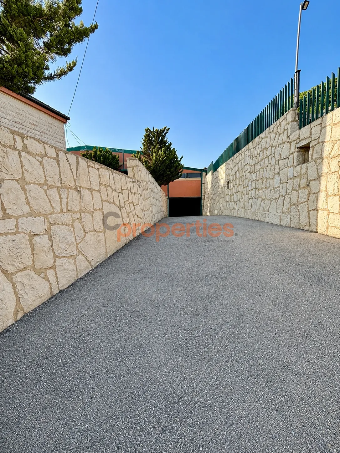 Industrial Unit for Sale in Halat