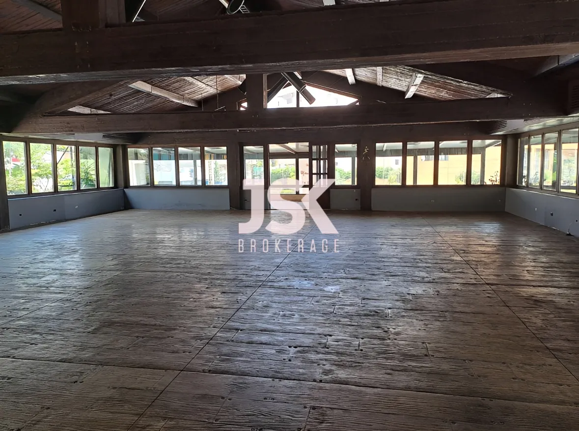 Restaurant for rent in Sin El Fil