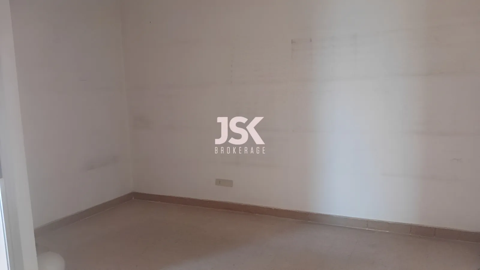 Office for Sale in Horch Tabet