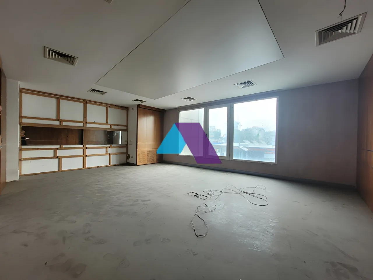 Office for rent in Remeil