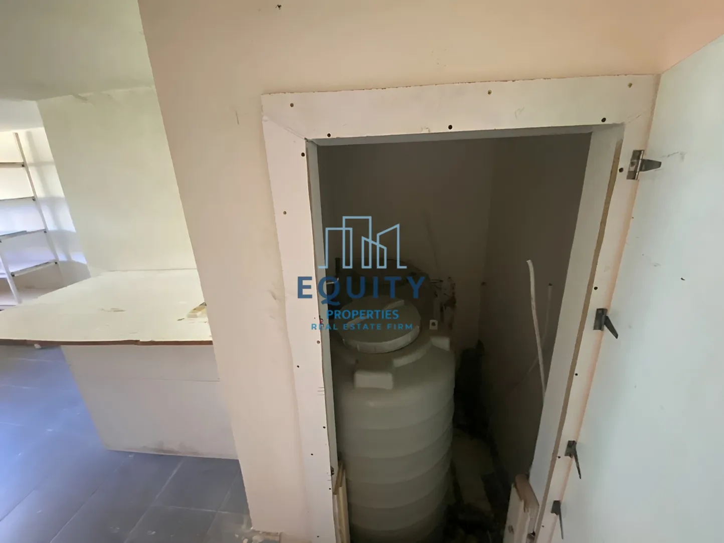 Shop for rent in Mansourieh, Lebanon