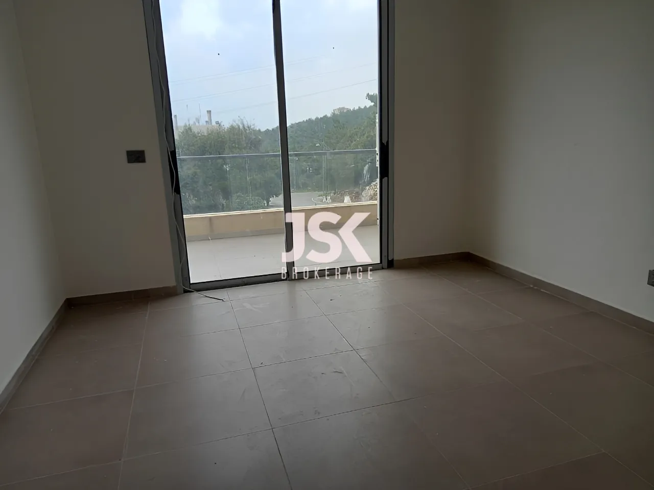 Apartment for Sale in Ballouneh - 3 bed
