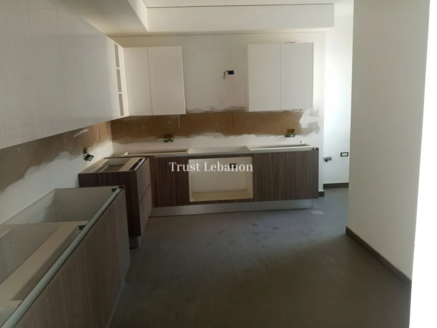 Apartment for rent in Hamra, Beirut, Lebanon - 2 bed, 2 bath