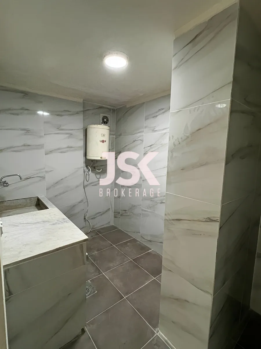 Warehouse for sale in Tallet El-Khayat