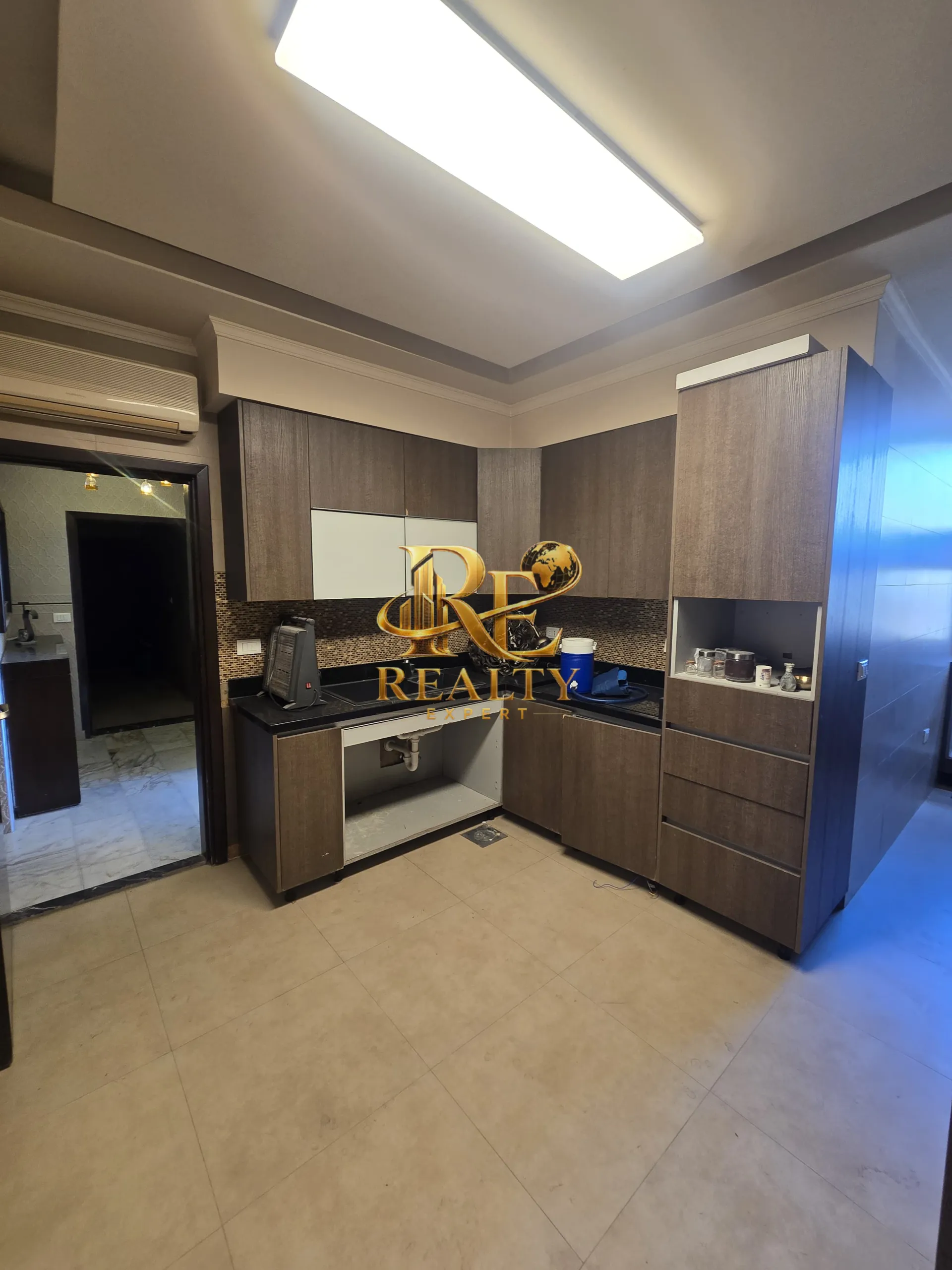 شقة for sale in حدث، لبنان