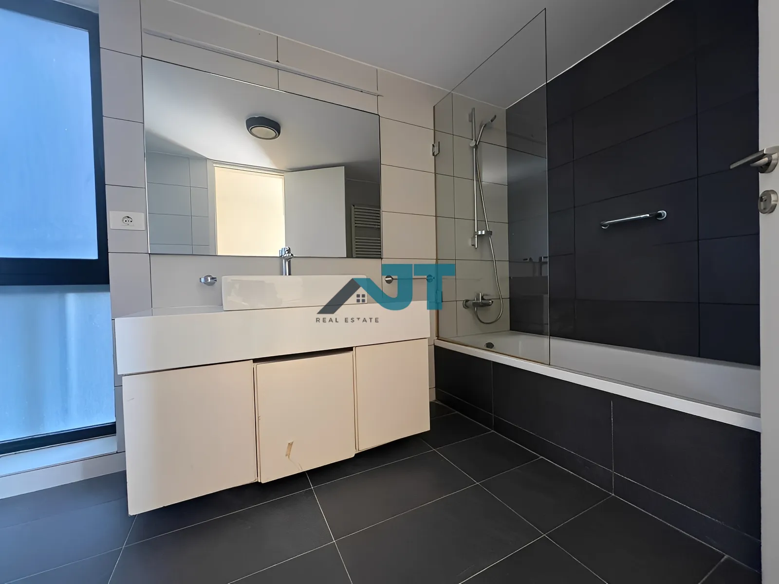 Loft For Rent in Caree d'or, achrafieh