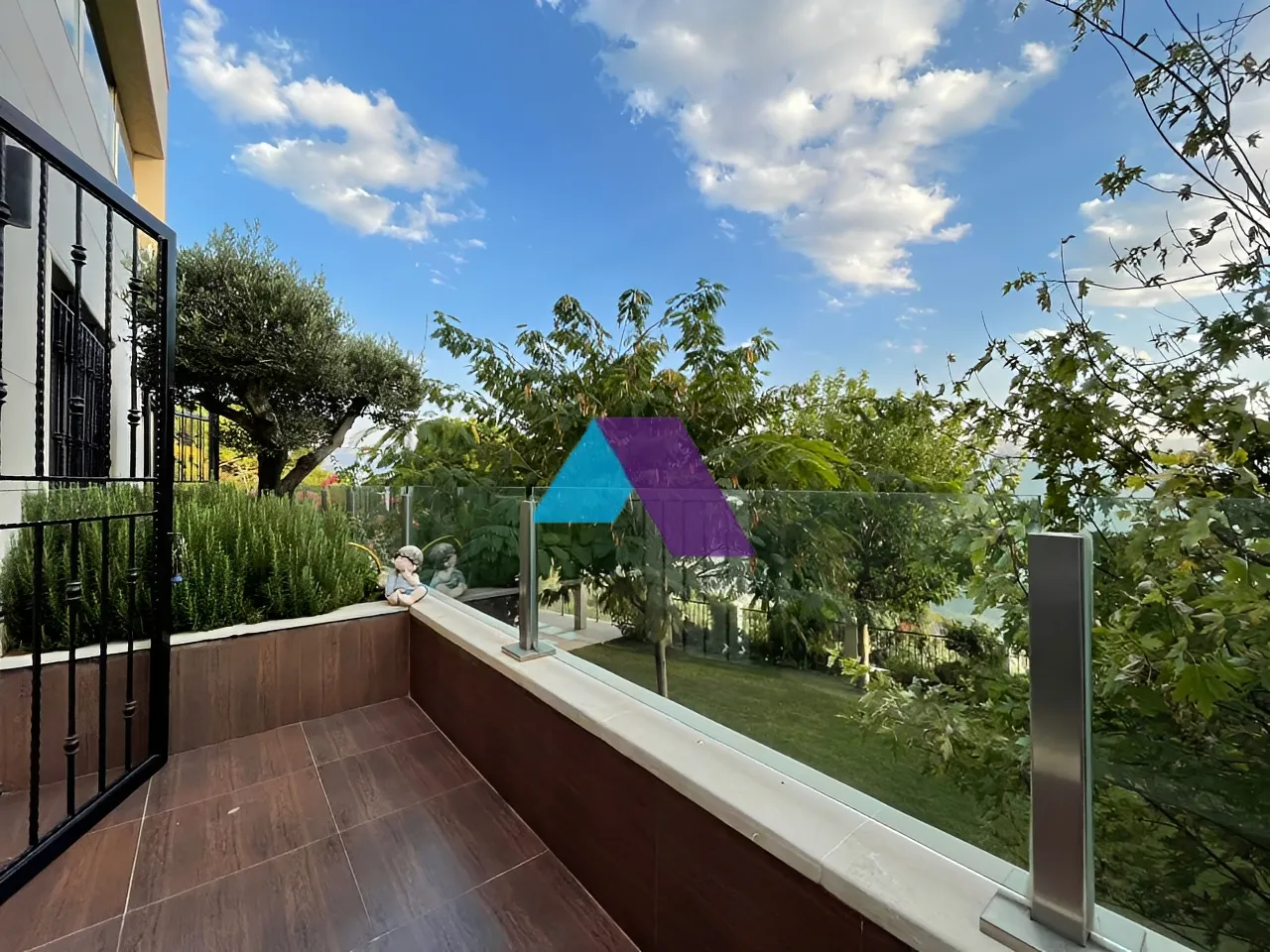 Villa for Sale in Beit Meri - 6 bath