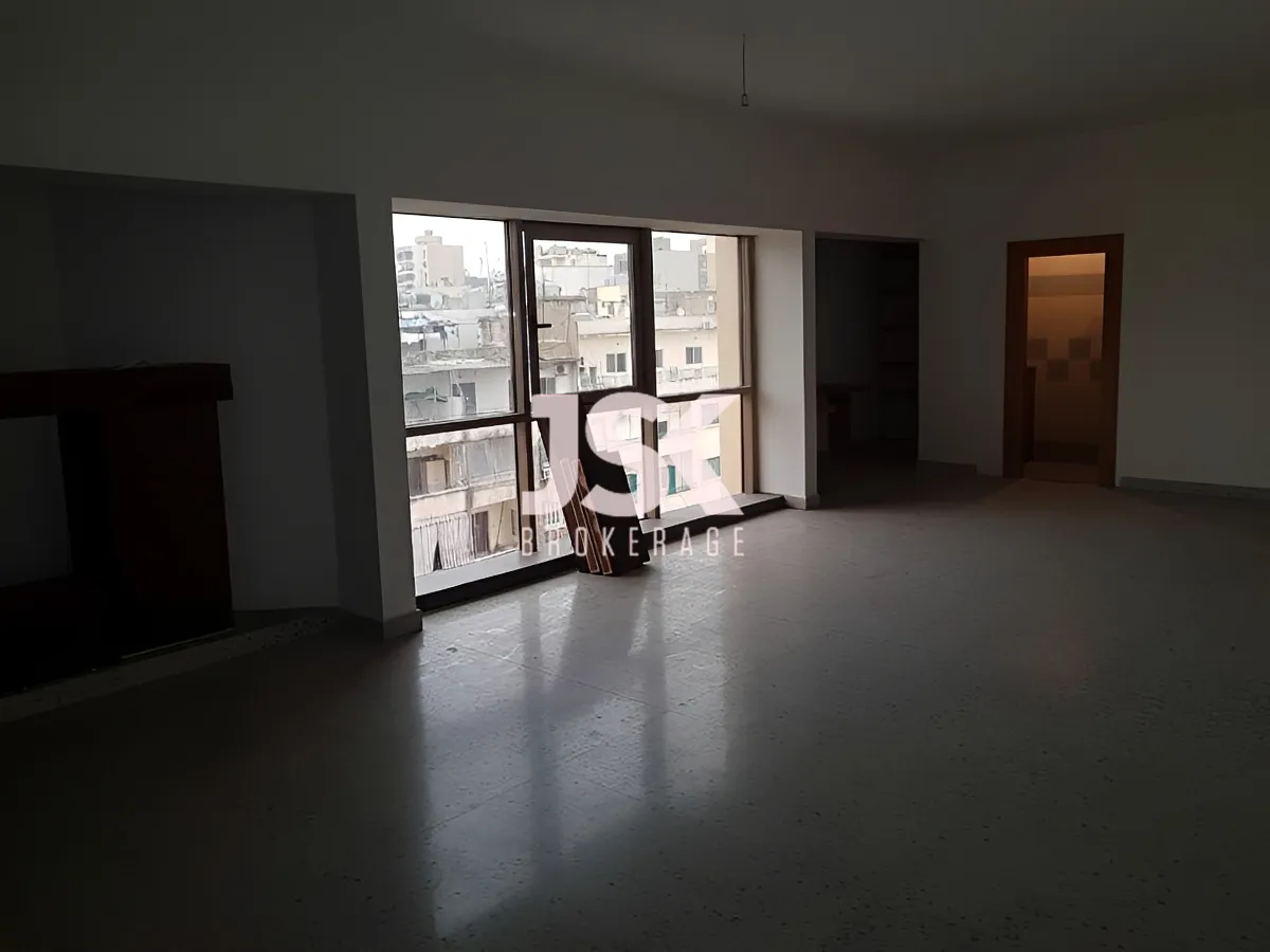 Office for rent in Forn El Chebbak