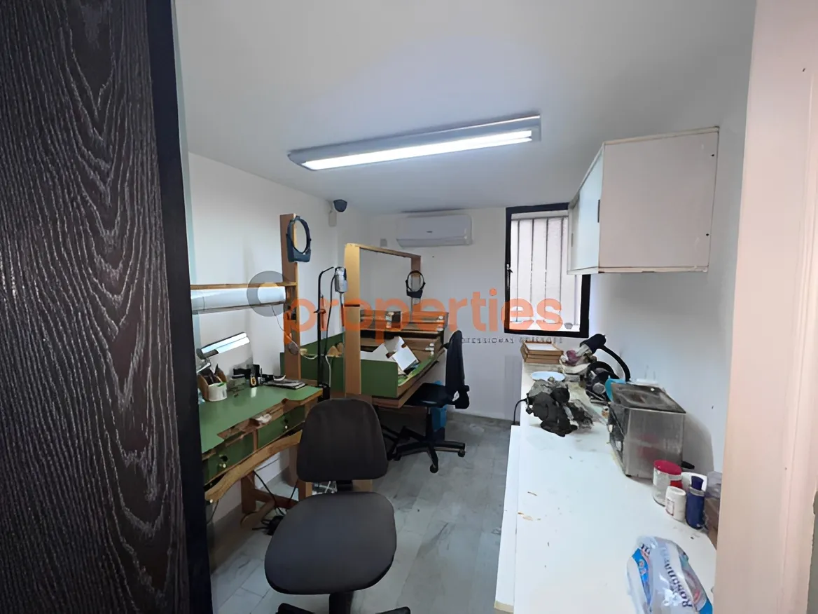 Showroom for Sale in Dekwaneh