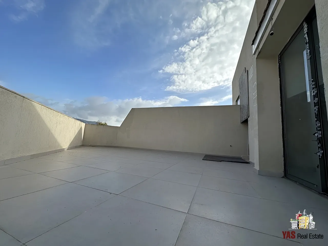 Apartment for Sale in Ballouneh - 3 bed, 5 bath