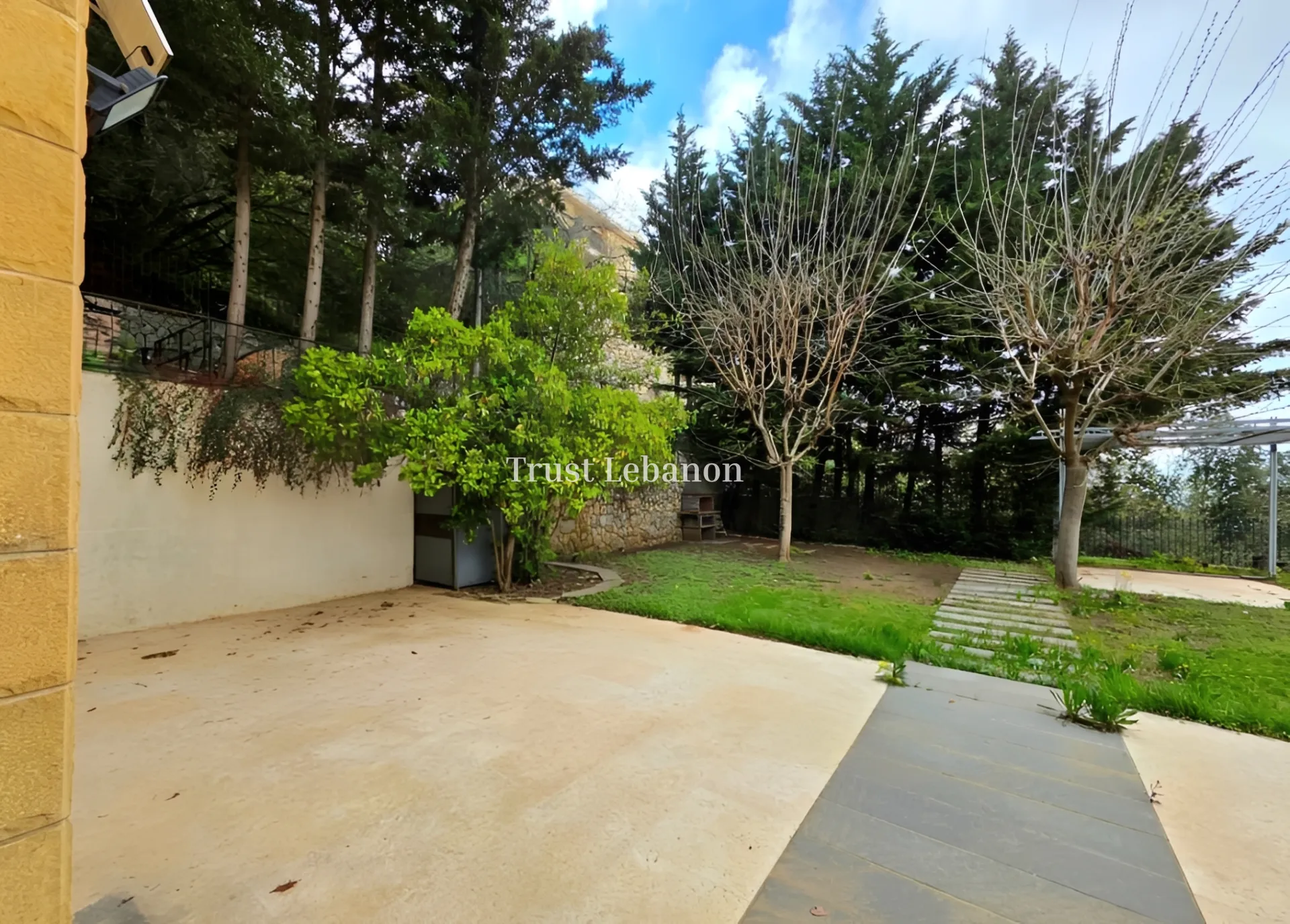Apartment for sale in Bharsaf, Lebanon - 4 bed, 5 bath