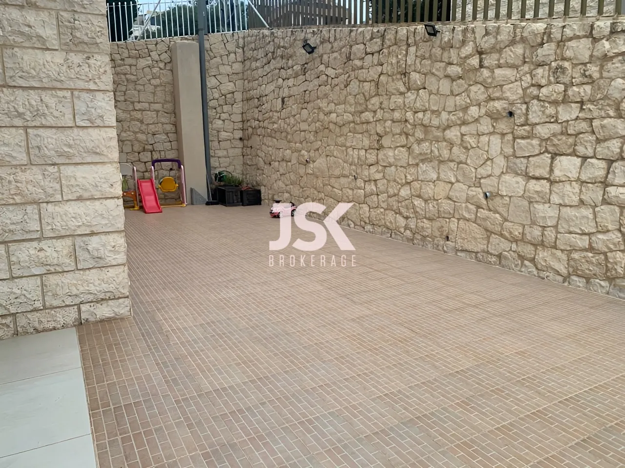 Apartment for Rent in Halat