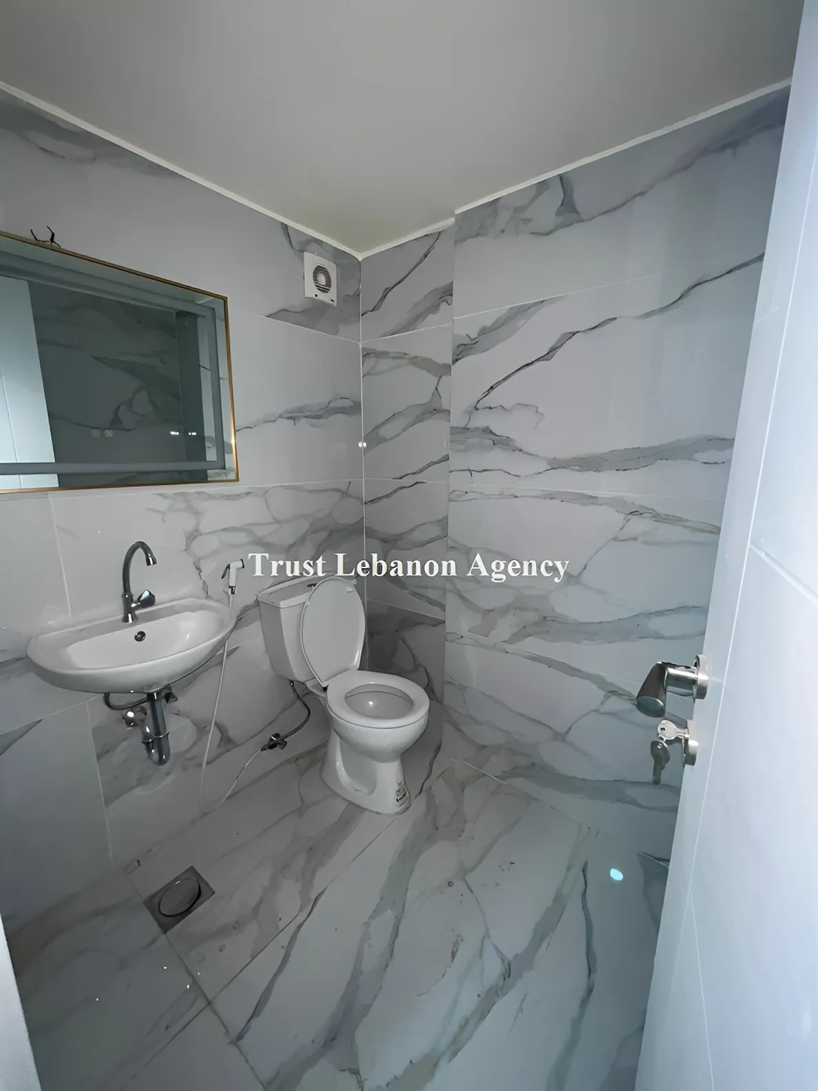 Shop for rent in Metn, Jal Al Dib