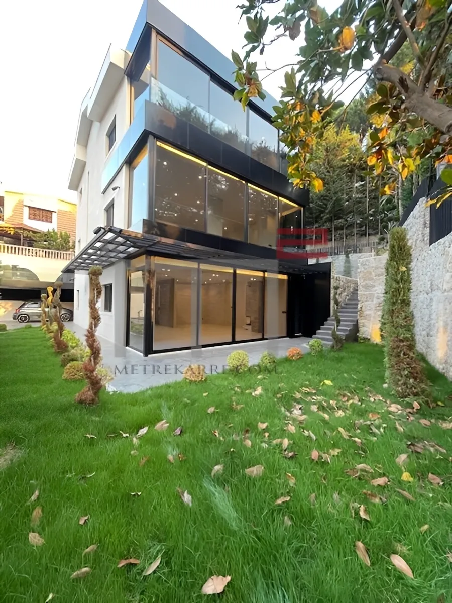 Villa for sale in Baabdat