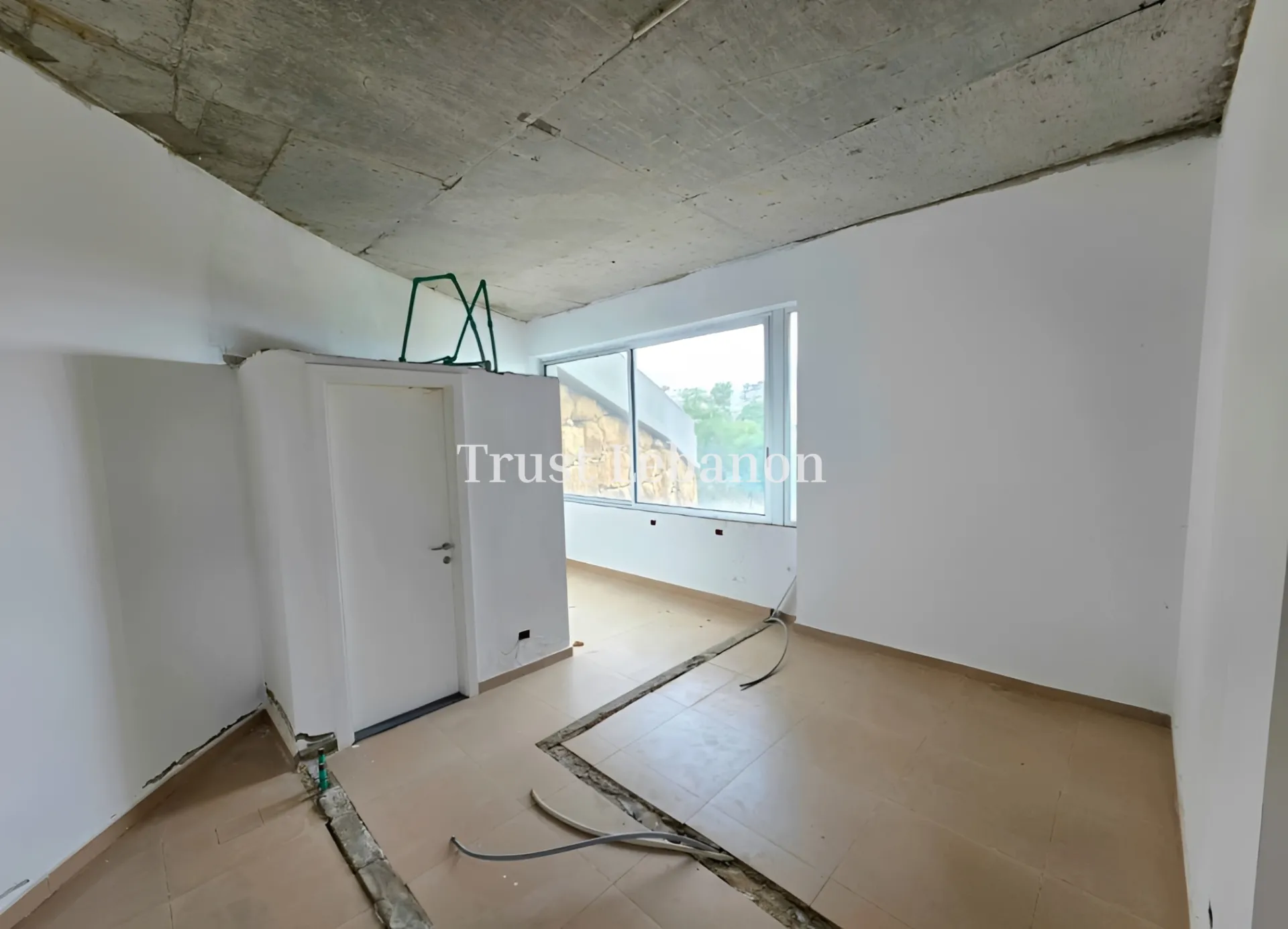 Shop for sale in Dbayeh