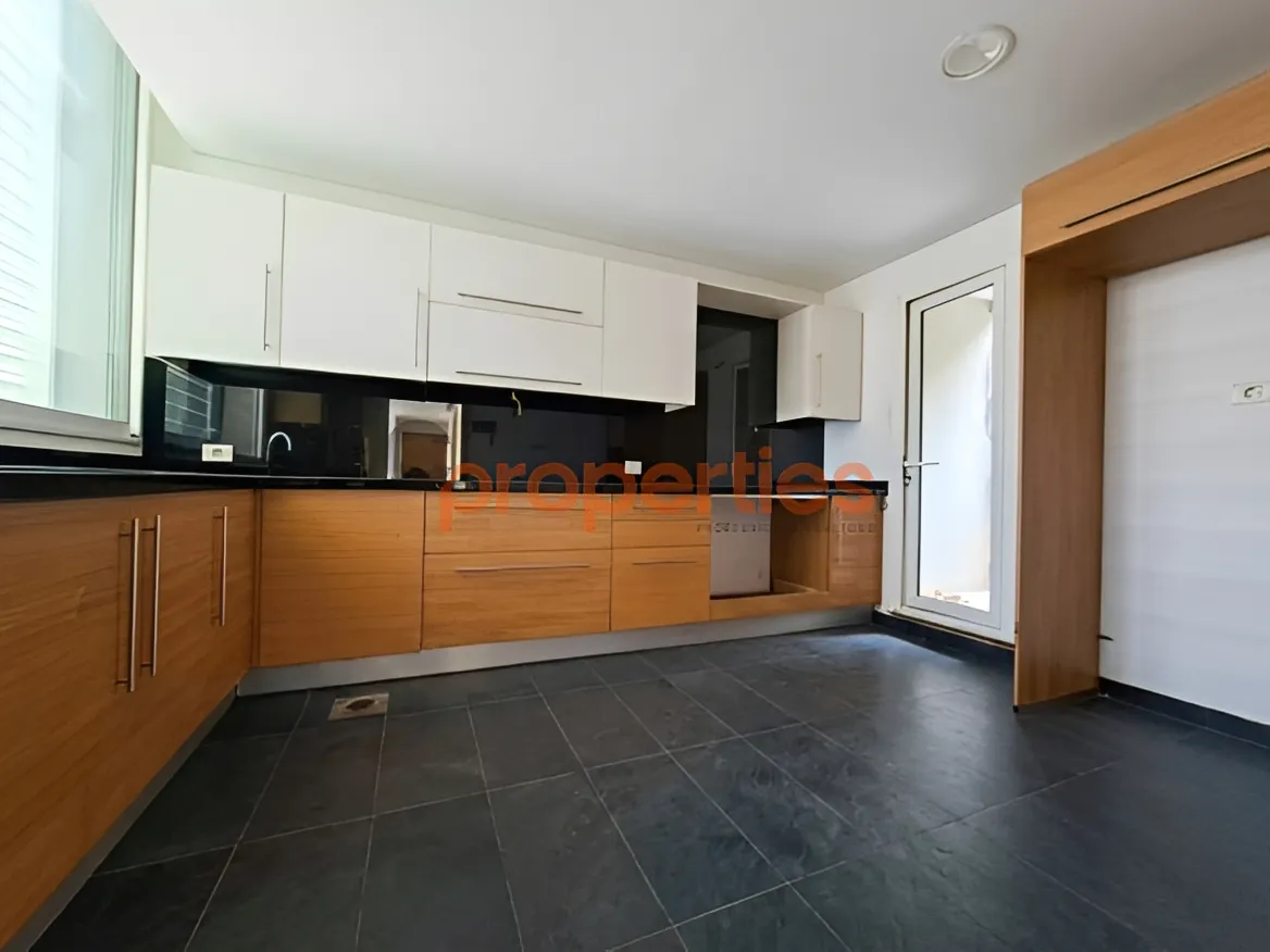 Apartment for Sale in Achrafieh - 3 bed, 4 bath