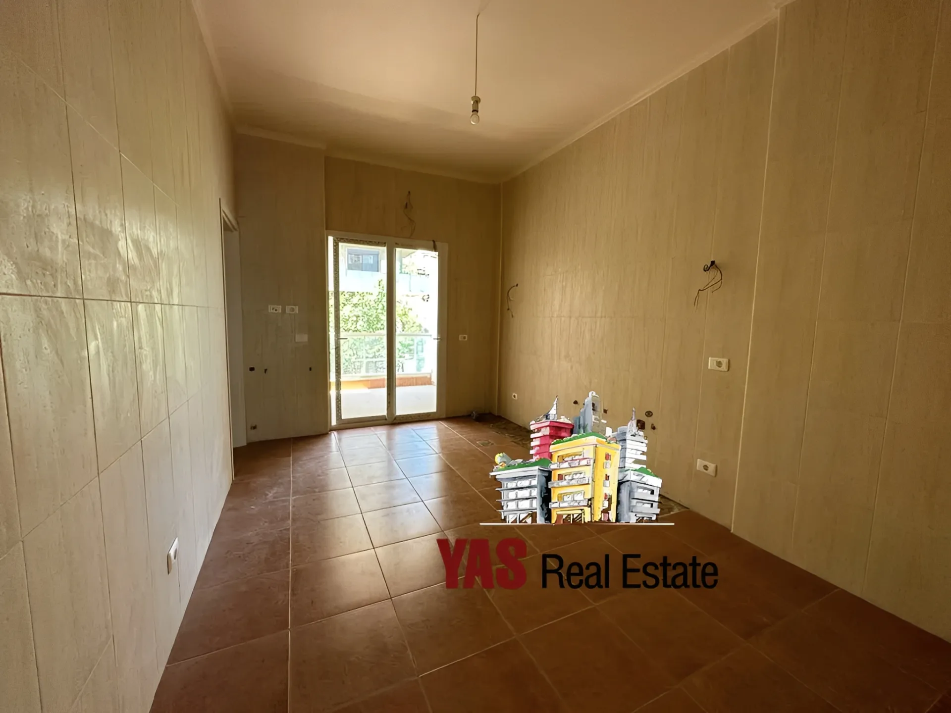 Apartment for Sale in Ballouneh - 3 bed, 4 bath