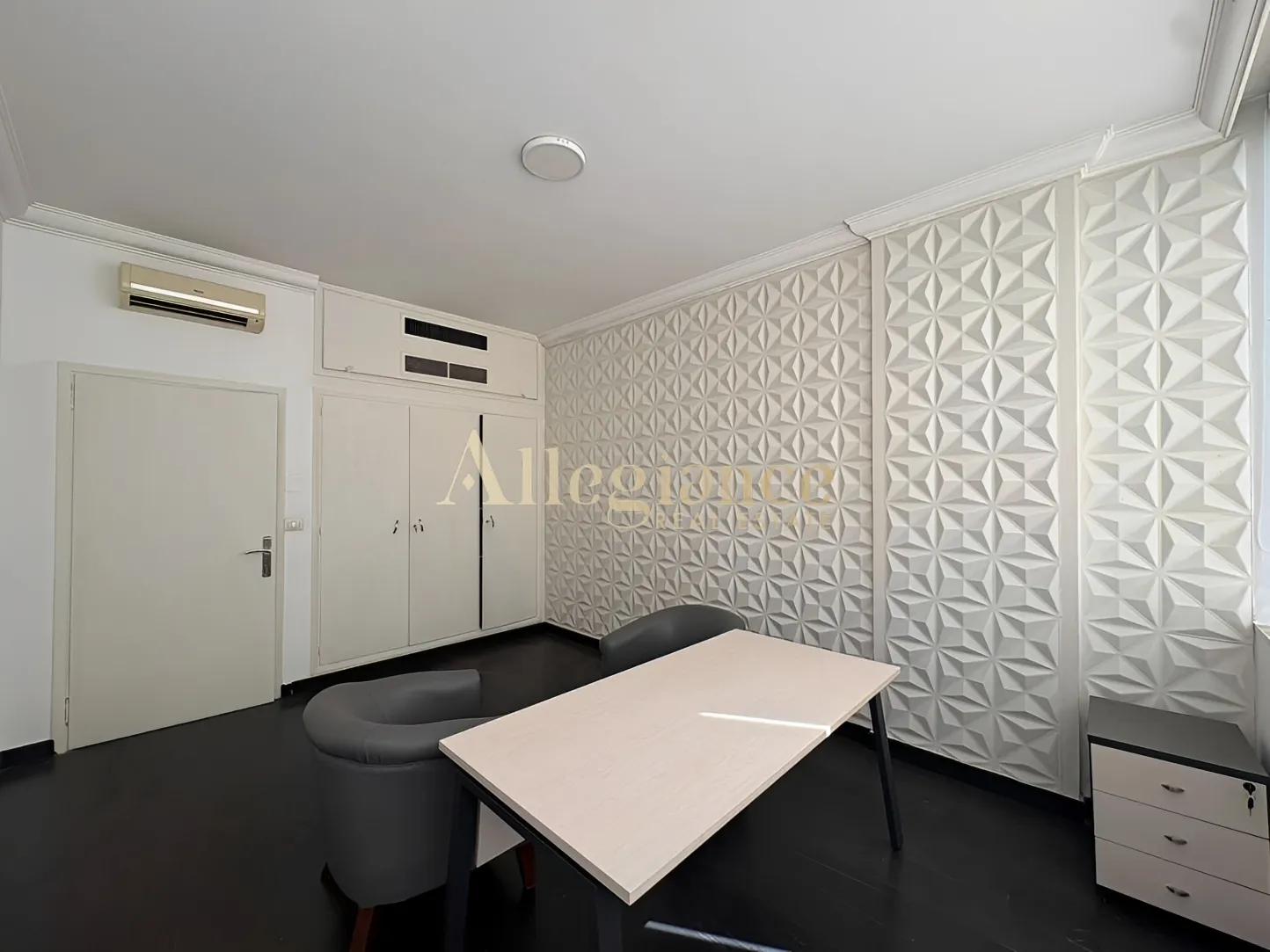 Office for rent in Badaro