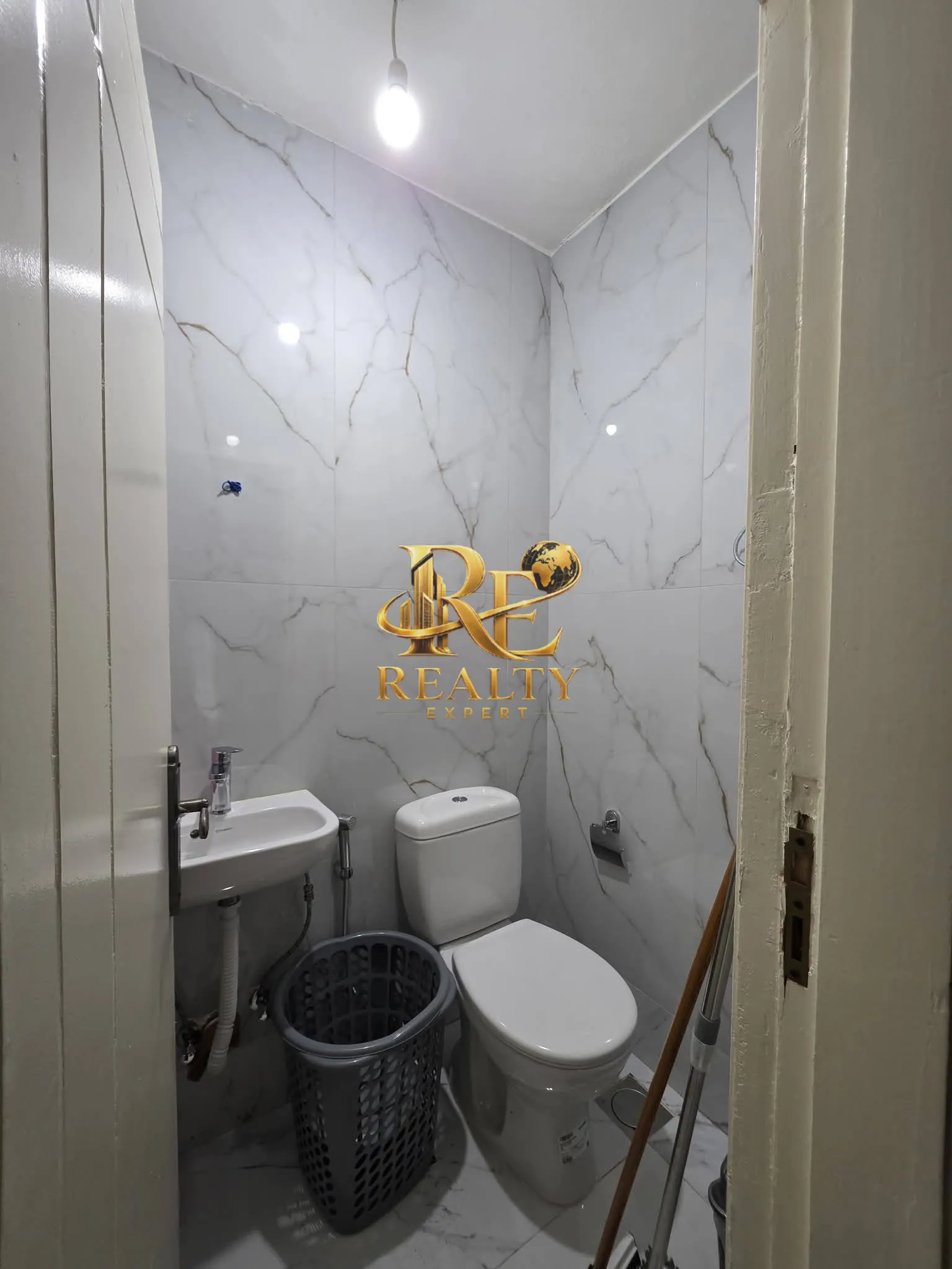 شقة for sale in عرمون، لبنان