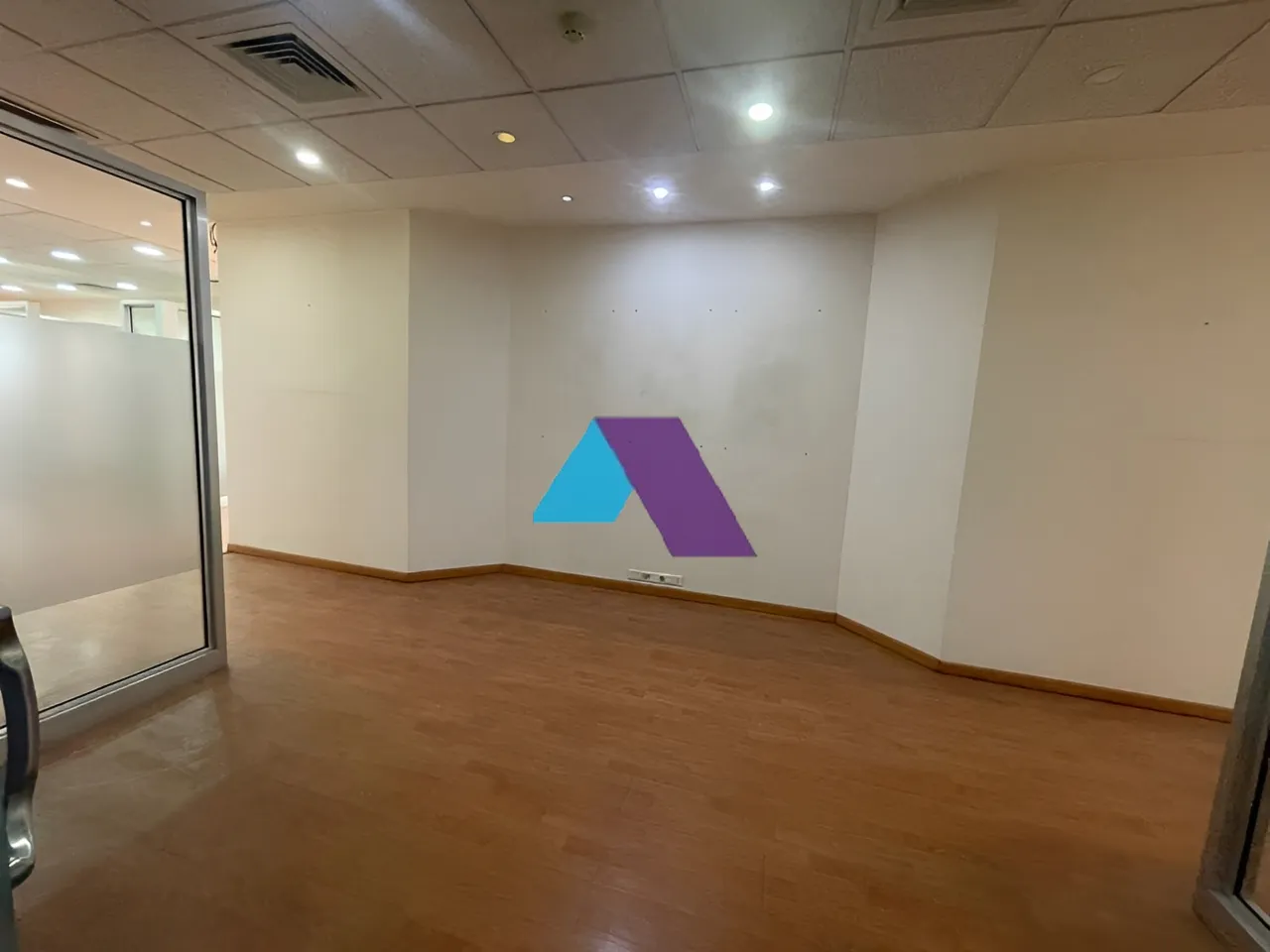 Office for rent in Sin El Fil