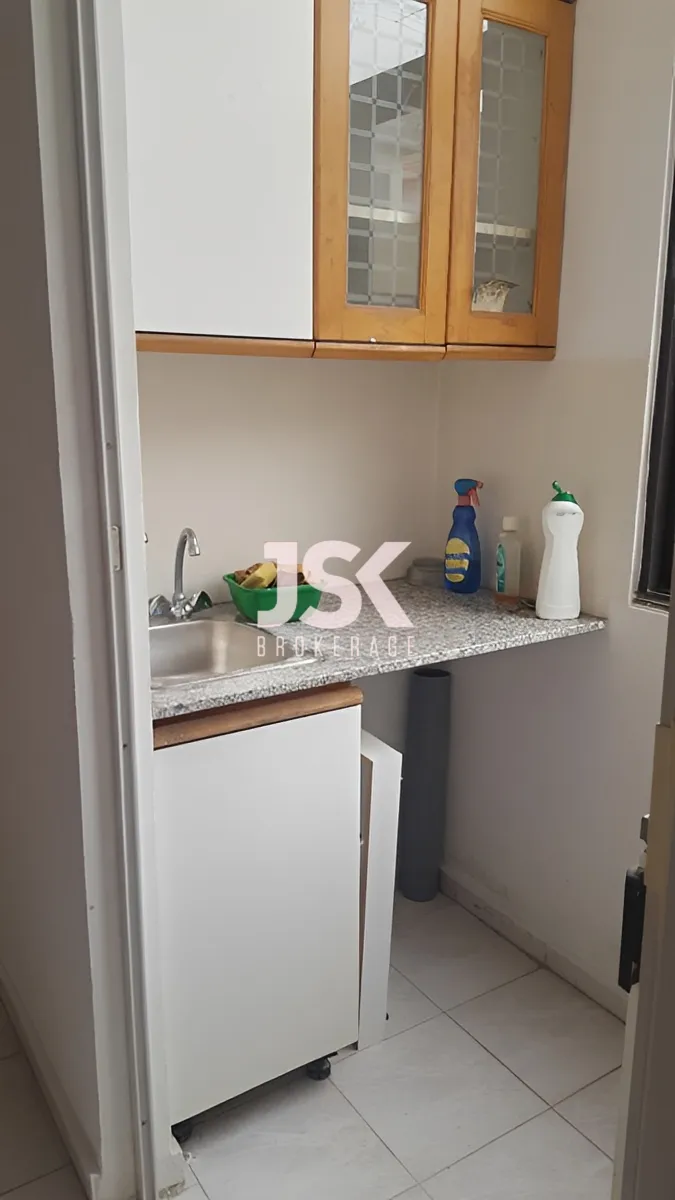 Office for rent in Ballouneh