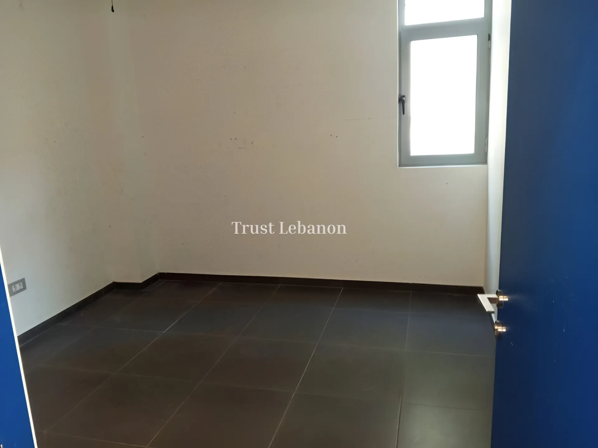 Office for rent in Ain El Remmaneh, Lebanon