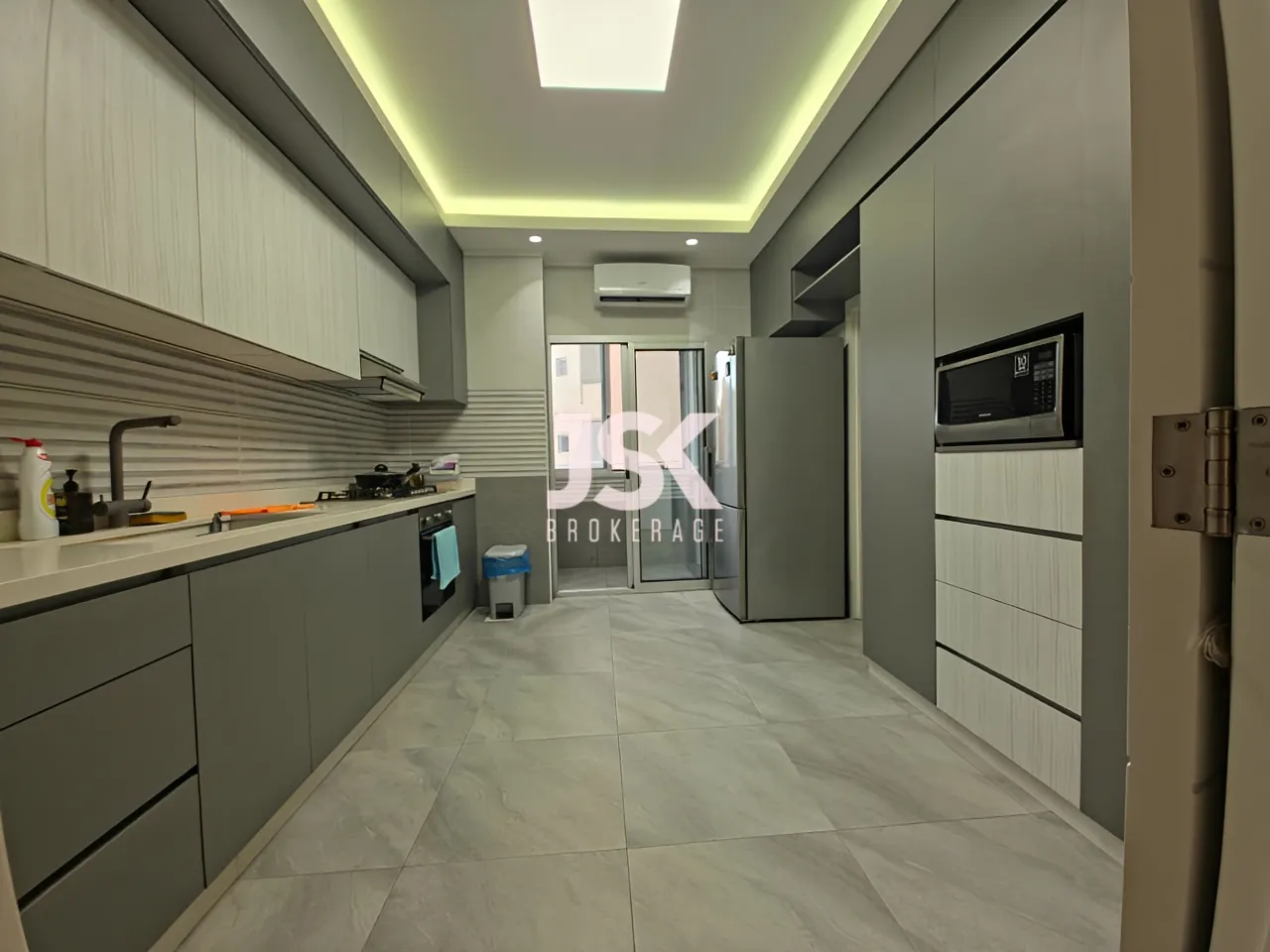 Apartment for Sale in Ain El Remmaneh - 3 bed, 4 bath