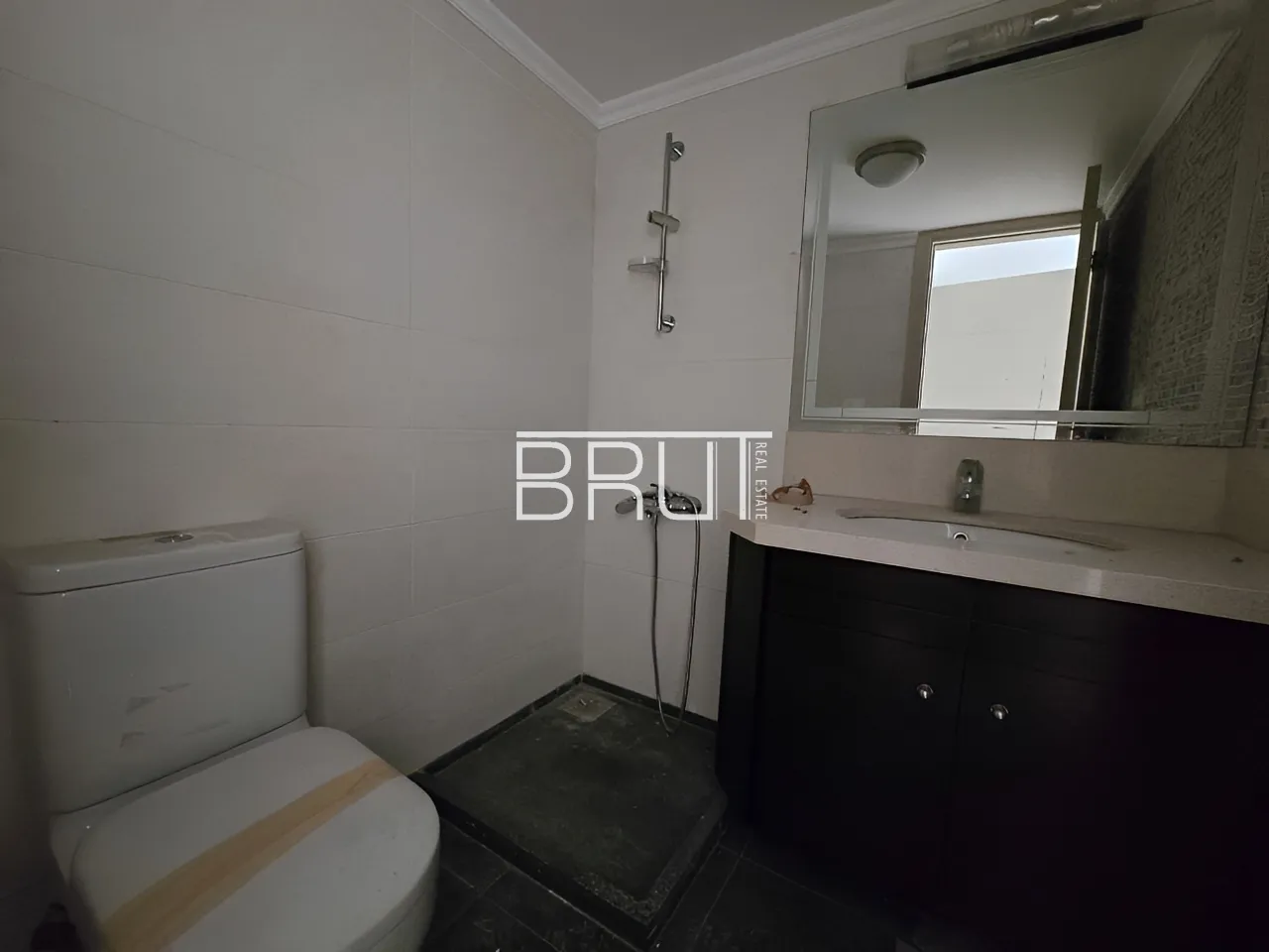 Apartment for Sale in Haret Sakher