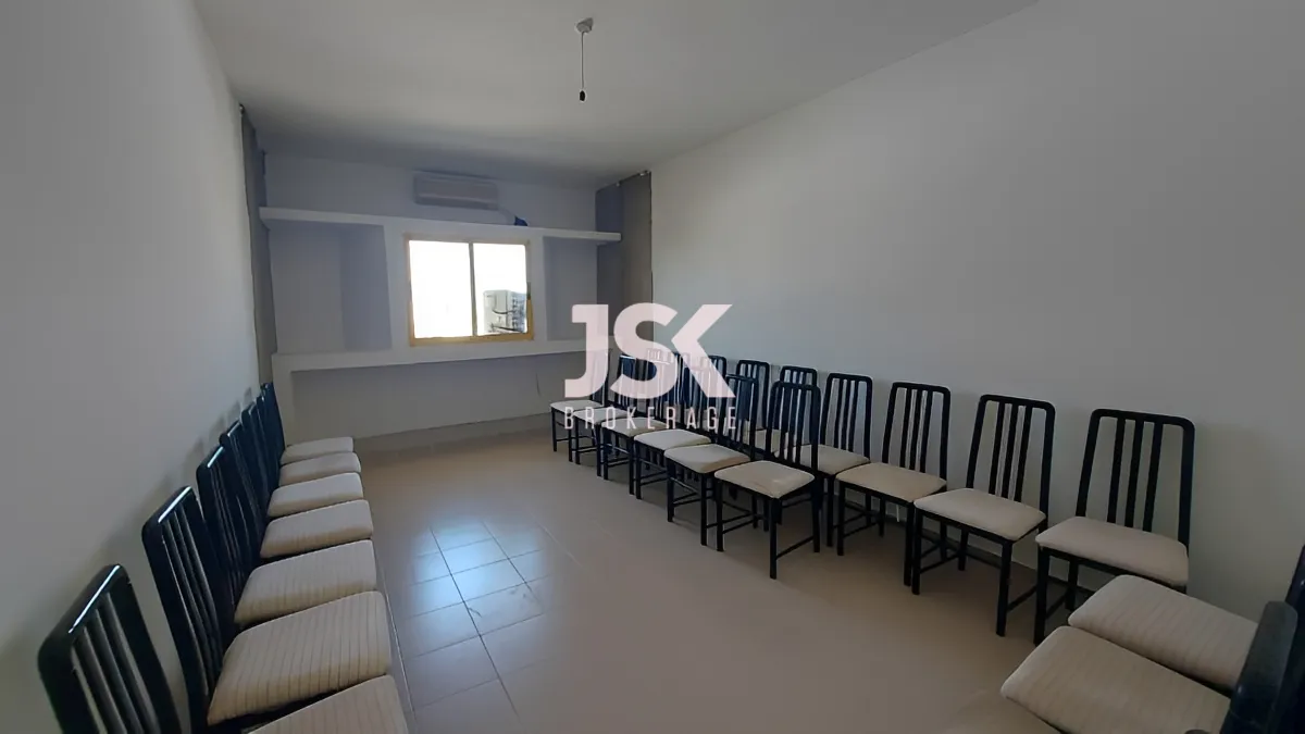 Office for Sale in Aamchit