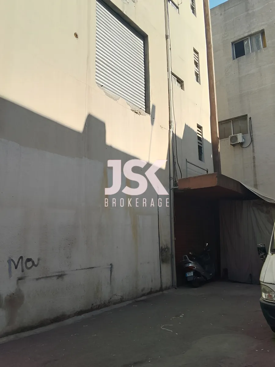 Warehouse for sale in Sad El Baouchriye, Lebanon