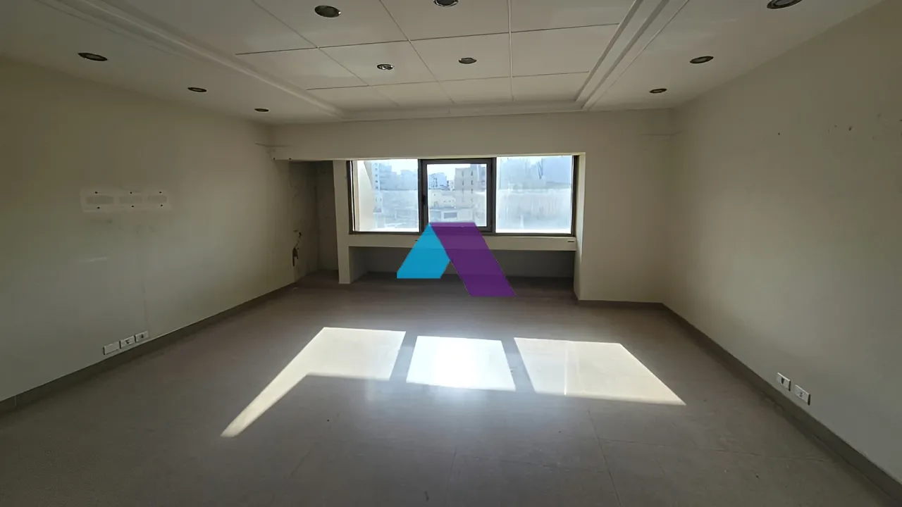 Office for sale in Forn El Chebbak