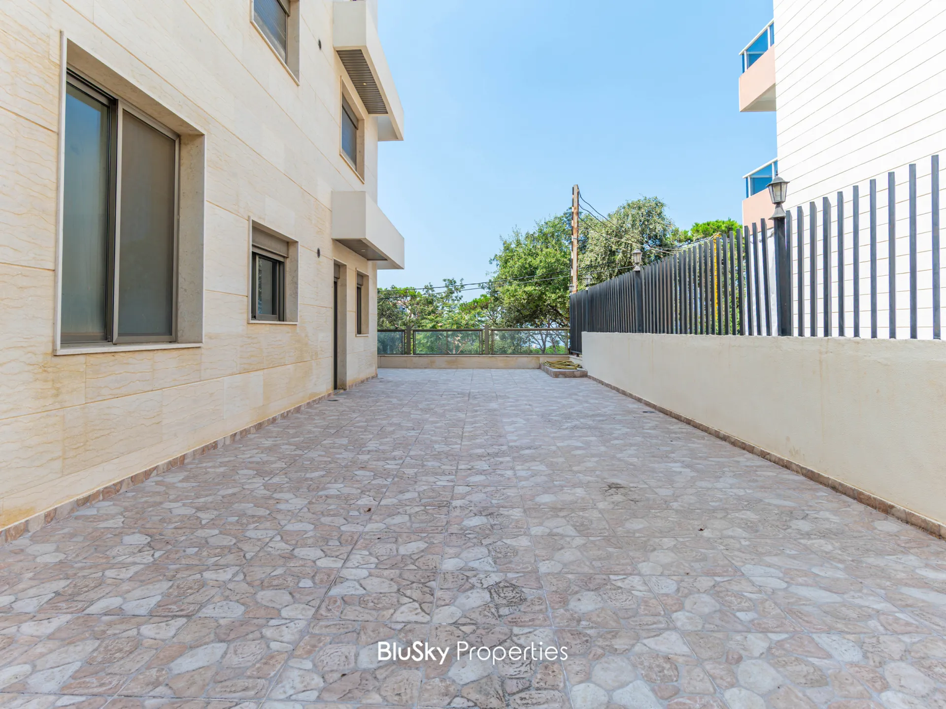 Apartment for sale in Qornet el hamra, lebanon - 3 bed, 3.0 bath