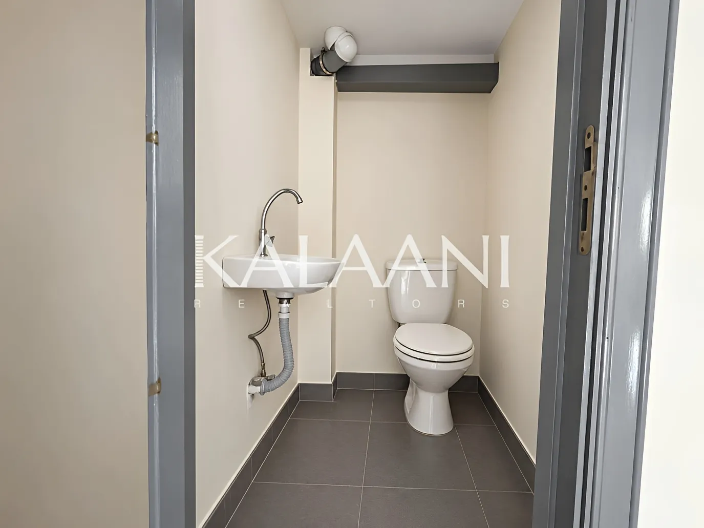 Shop for rent in Jdeideh