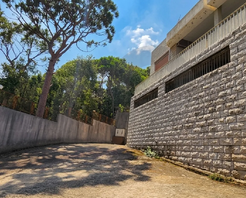 Villa for Sale in Qornet El Hamra
