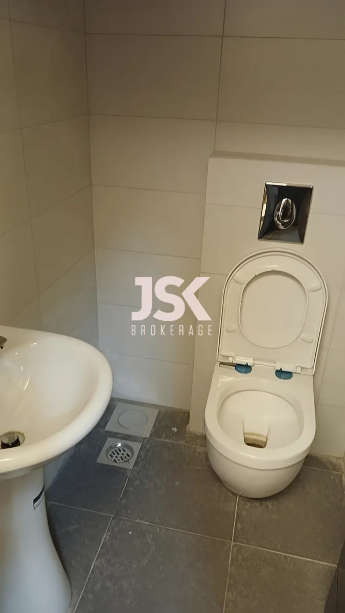 Office for rent in Zalqa