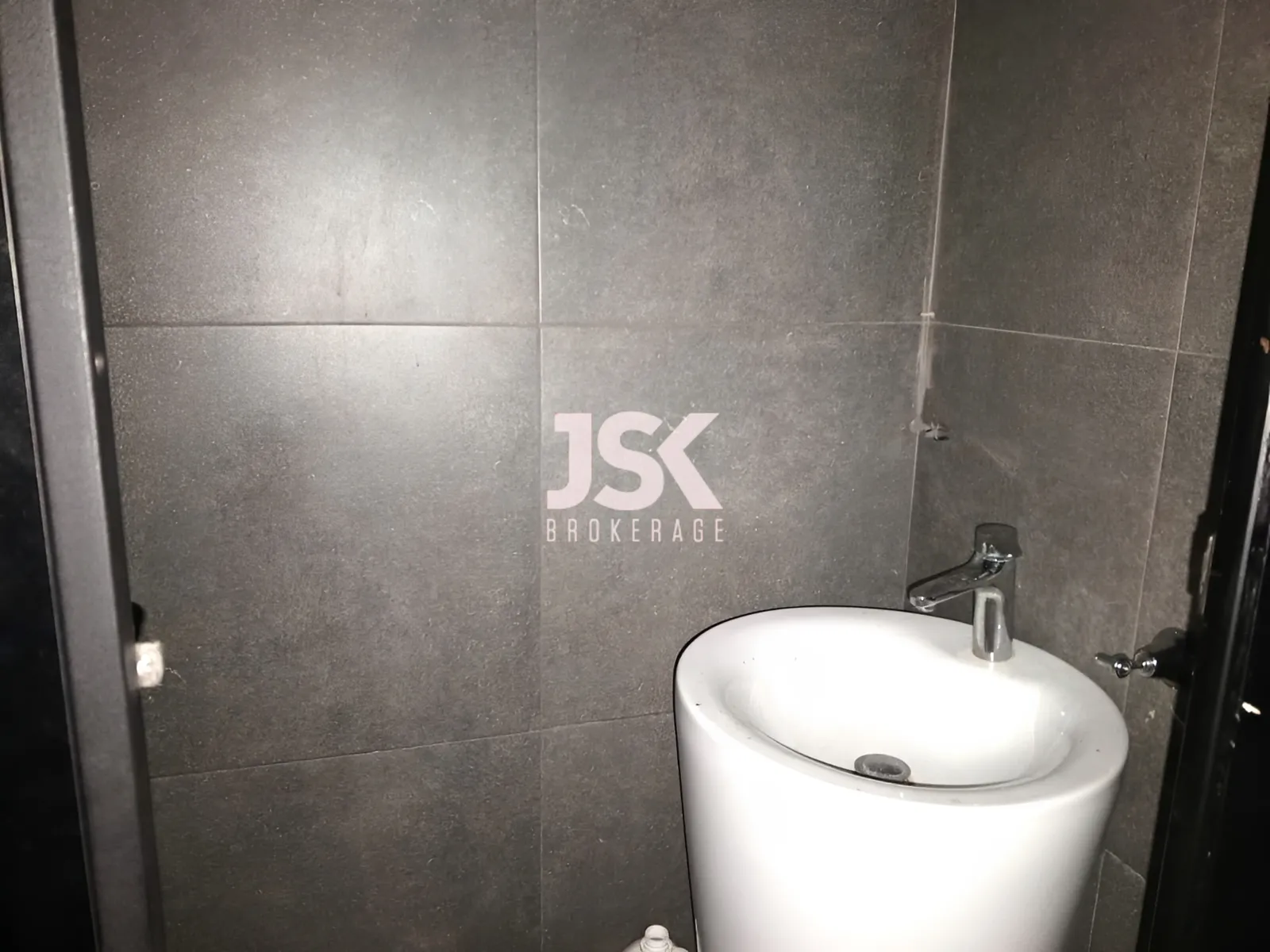 Office for Rent in Adma w Dafnah