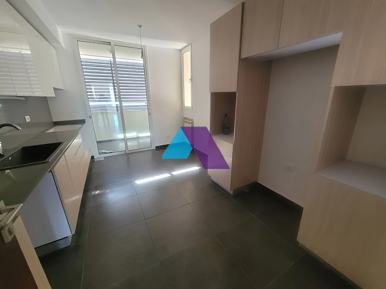 Apartment for Sale in Mar Takla - 3 bed, 4 bath