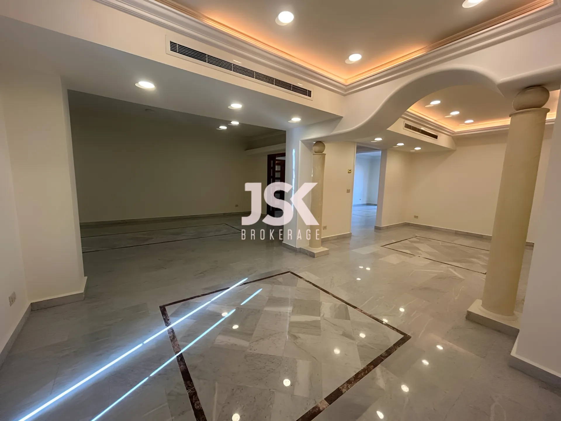 Apartment for Rent in Downtown - 4 bed, 3 bath