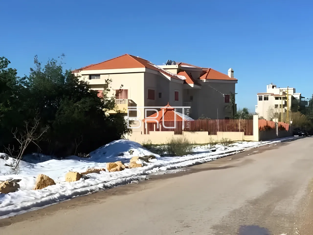 Land for Sale in Rayfoun