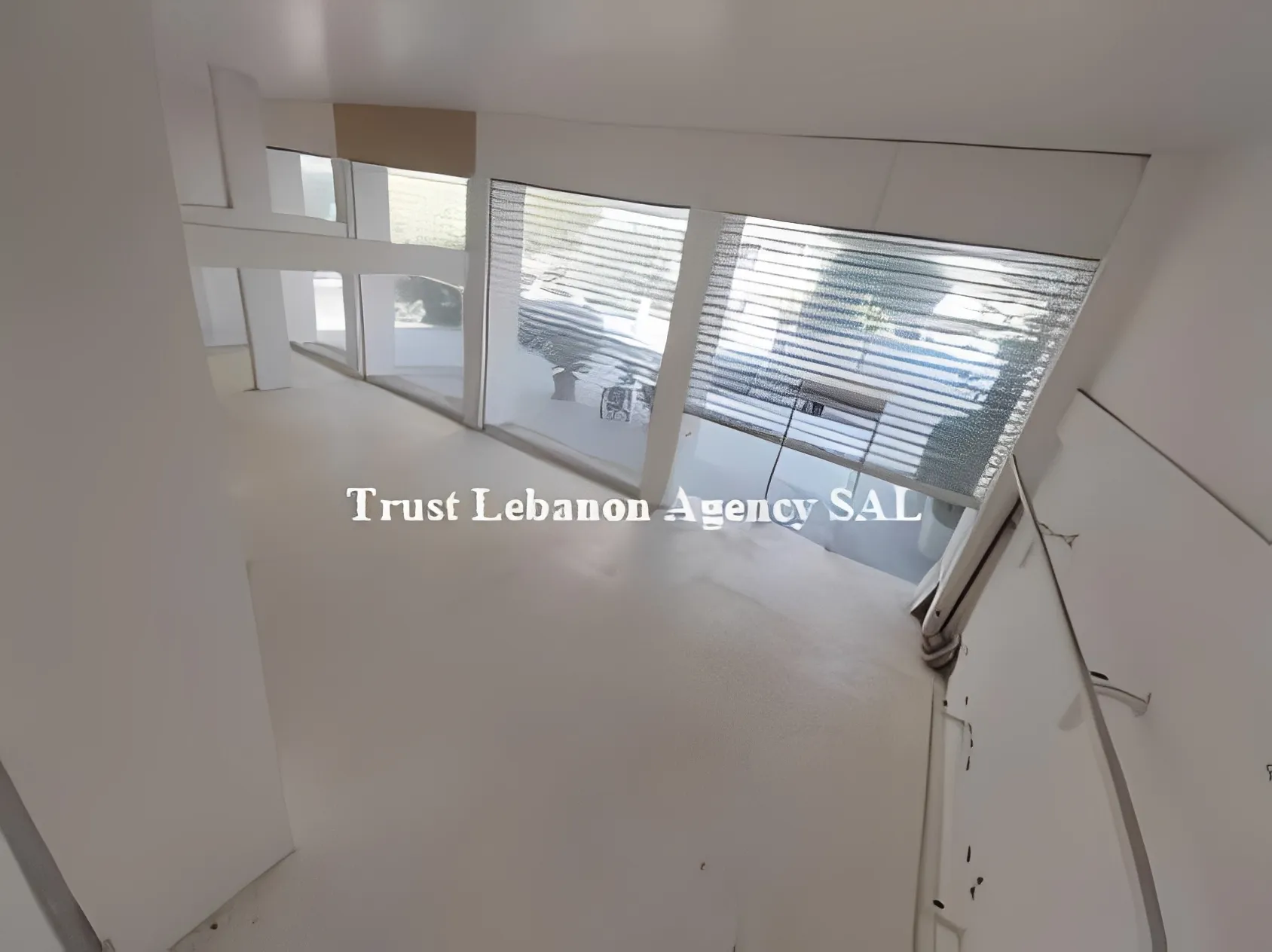 Shop for rent in Metn, Horsh Tabet