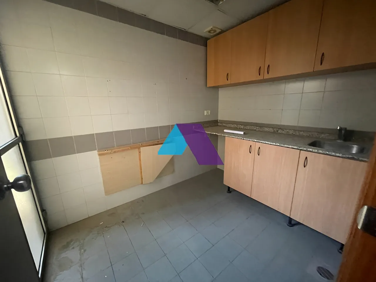 Office for rent in Sin El Fil