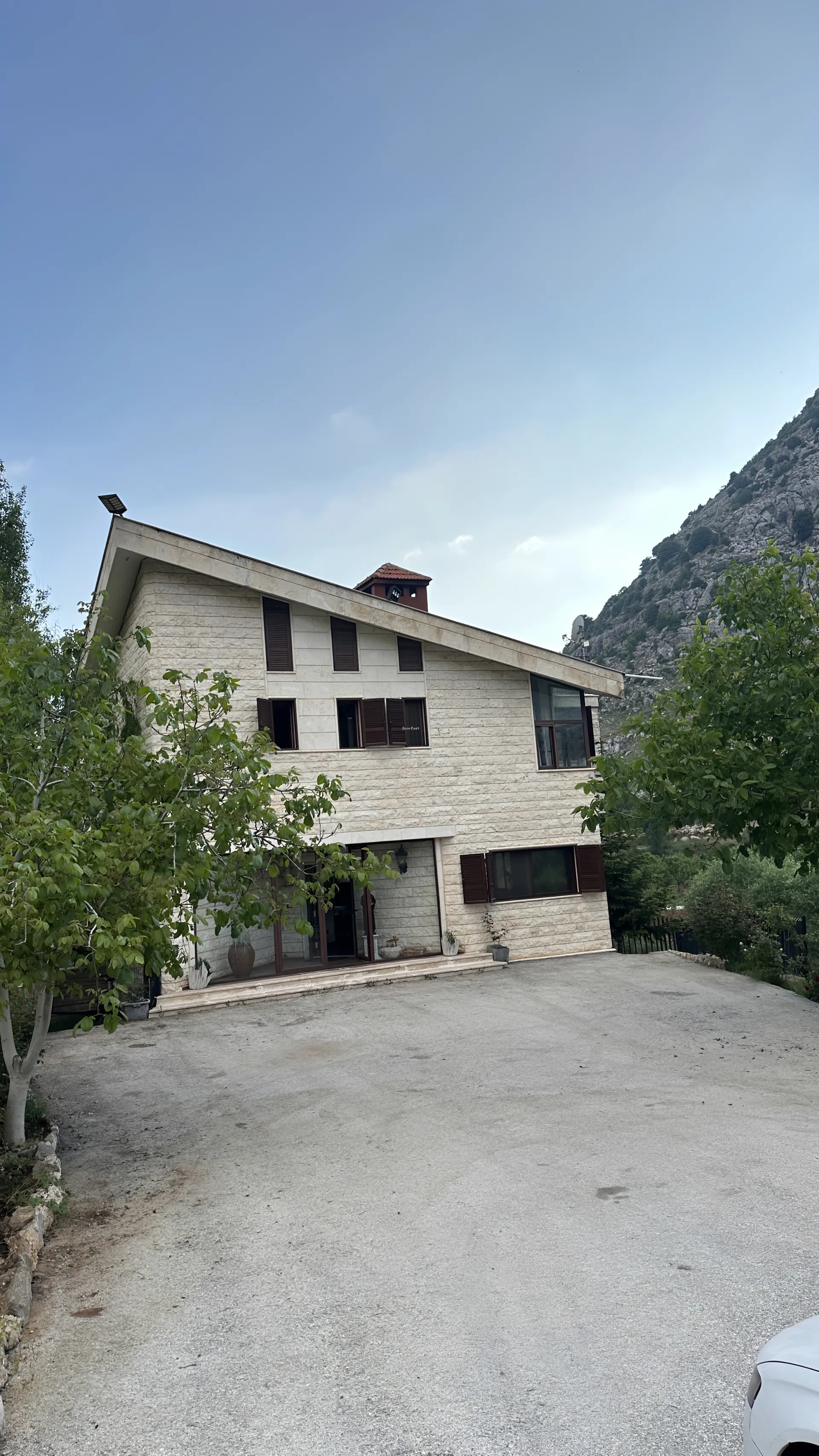 Villa for sale in Laqlouq