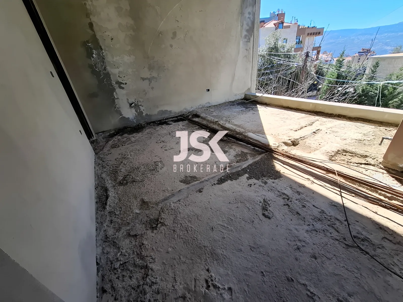Building for Sale in Ballouneh