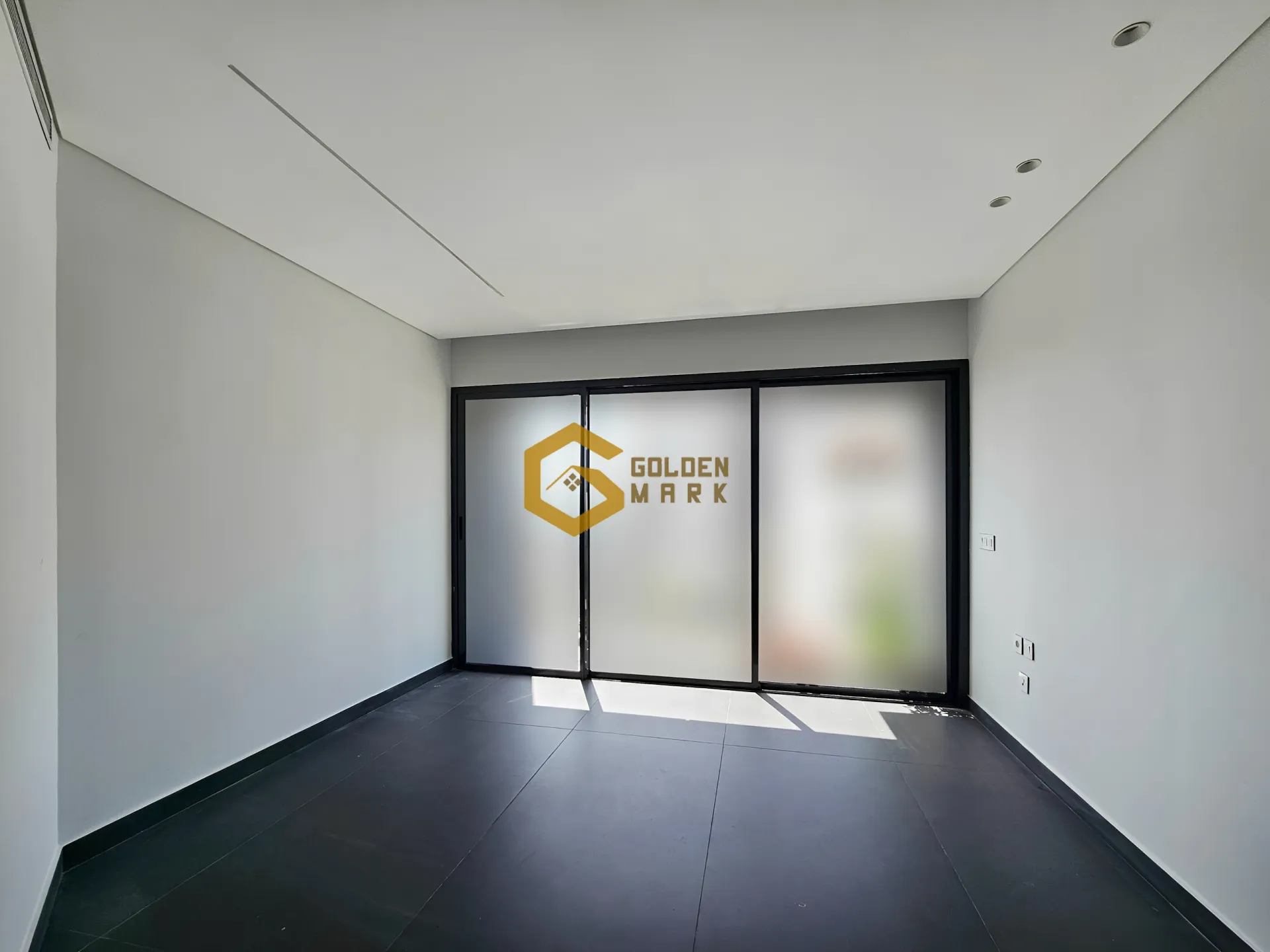 Apartment for Sale in Achrafieh, Beirut - 2 bed, 3 bath