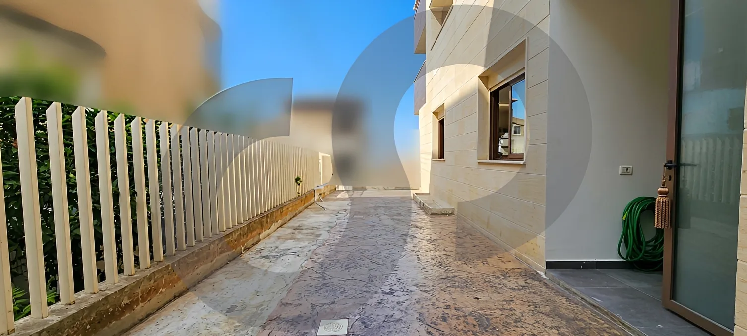 Building for Rent in Mazraat Yachoua