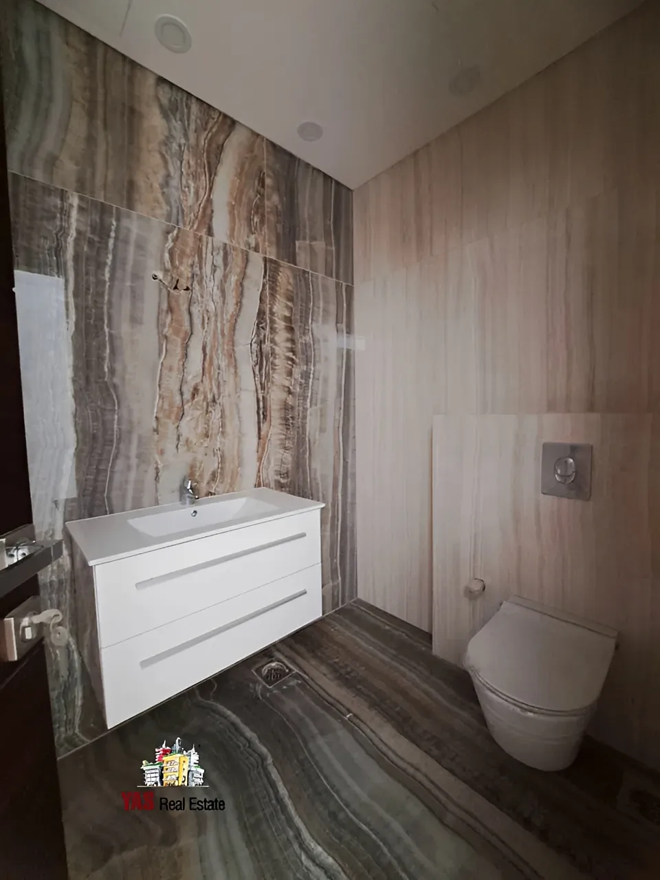 Apartment for Sale in Baabda - 3 bed, 5 bath
