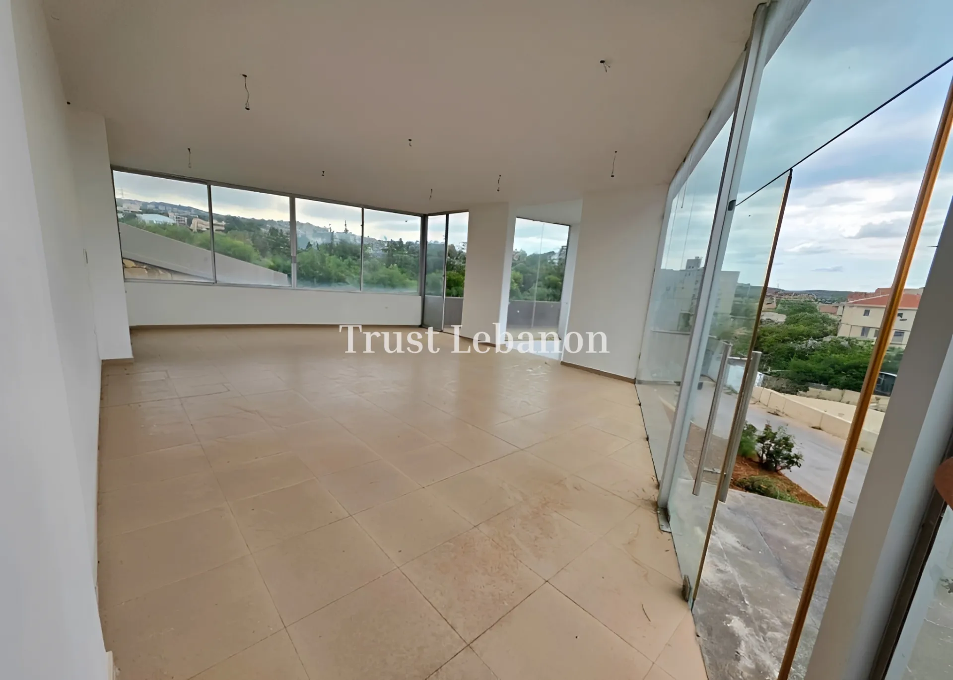 Shop for sale in Dbayeh