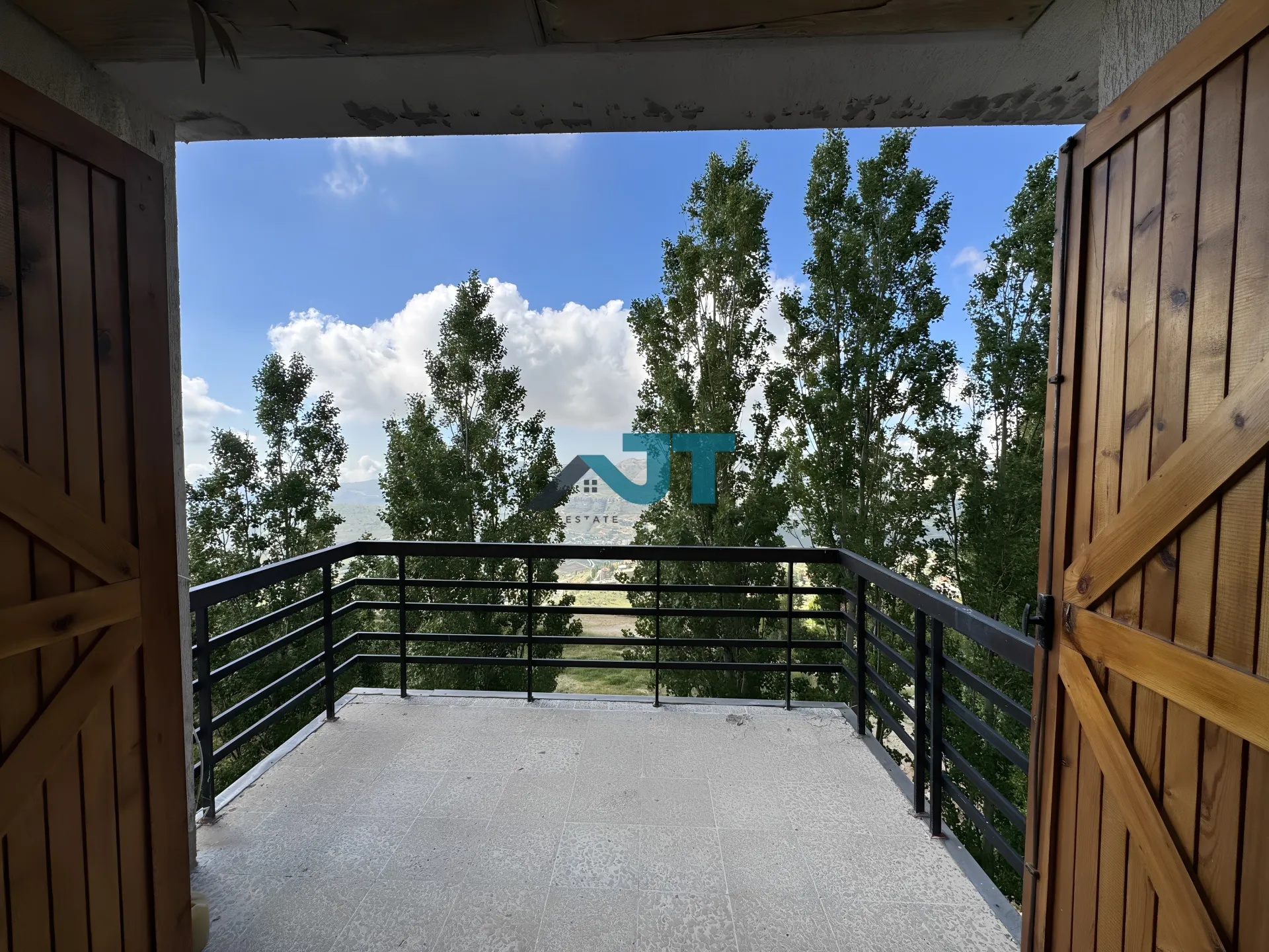 Apartment for Sale in Kfardebian