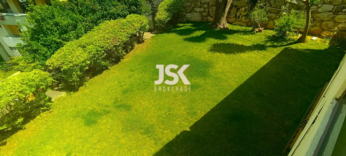 Showroom for Sale in Haret Sakher, Lebanon