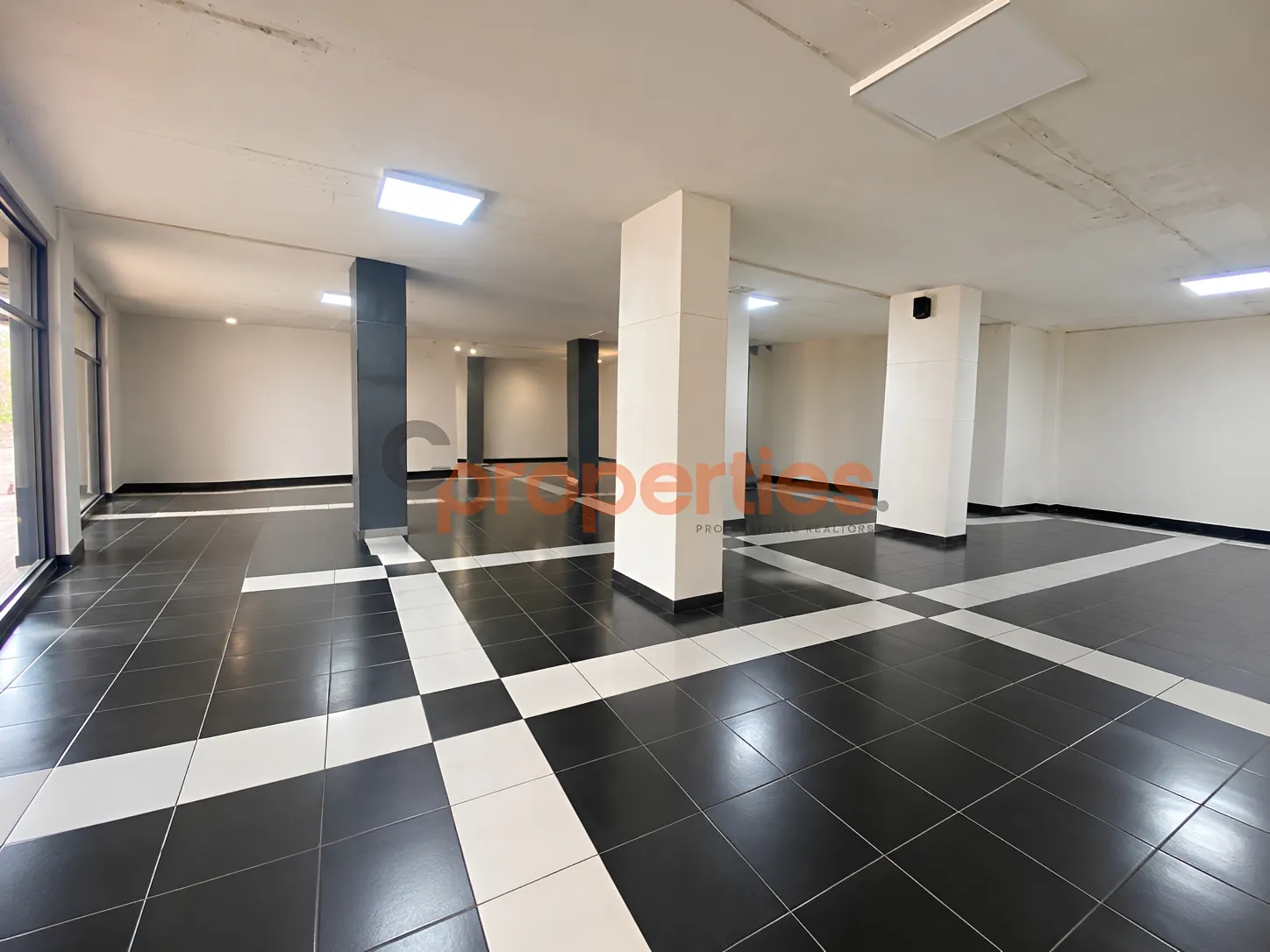 Showroom for Rent in Mansourieh